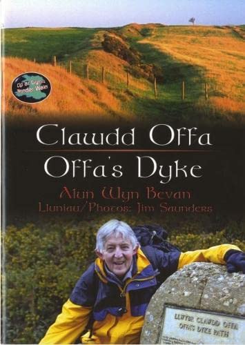 Stock image for Clawdd Offa / Offa's Dyke (Cip Ar Gymru / Wonder Wales) (Cyfres Cip Ar Gymru / Wonder Wales) for sale by Revaluation Books