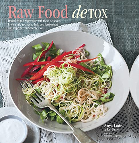 Imagen de archivo de Raw Food Detox: Revitalize and rejuvenate with these delicious low-calorie recipes to help you lose weight and improve your energy levels a la venta por SecondSale