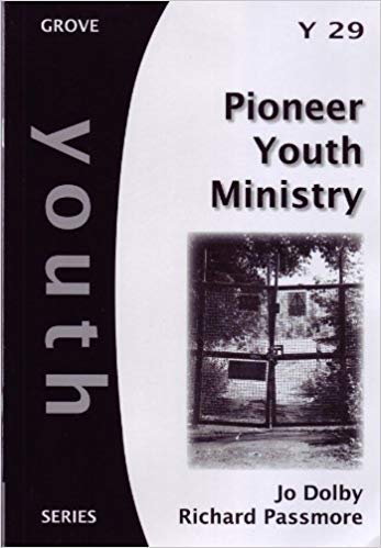 Imagen de archivo de Pioneer Youth Ministry a la venta por WorldofBooks