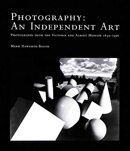 Beispielbild fr Photography: Independent Art - Photographs from the Victoria and Albert Museum, 1839-1996 zum Verkauf von WorldofBooks