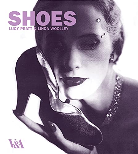 Imagen de archivo de Shoes a la venta por Better World Books