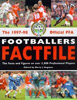 9781852915810: The Official Professional Footballers' Association Footballers' Factfile 1997-98