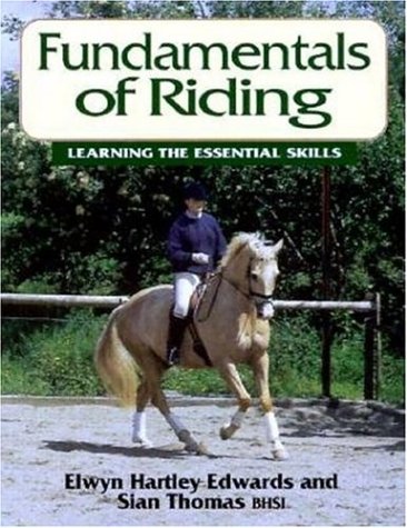 Imagen de archivo de Fundamentals of Riding : Learning the Essential Skills a la venta por Better World Books