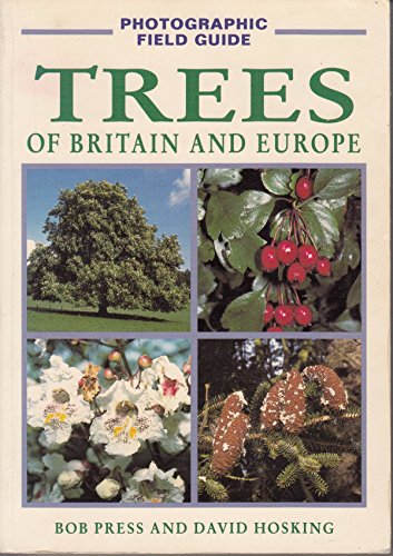 Imagen de archivo de A Photographic Field Guide: Trees of Britain and Europe a la venta por Ammareal