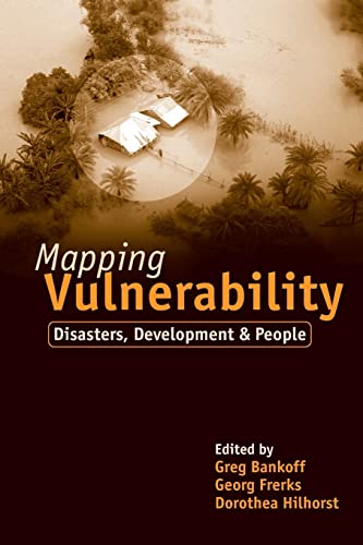 Beispielbild fr Mapping Vulnerability: Disasters, Development and People zum Verkauf von The Happy Book Stack