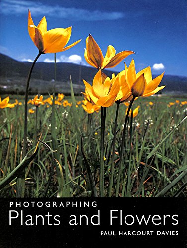 Imagen de archivo de PHOTOGRAPHING PLANTS & FLOWERS a la venta por WorldofBooks