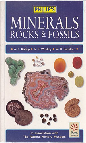 Imagen de archivo de Minerals Rocks & Fossils a la venta por WorldofBooks