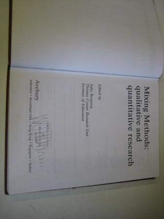 Imagen de archivo de Mixing Methods: Qualitative and Quantitative Research a la venta por Anybook.com