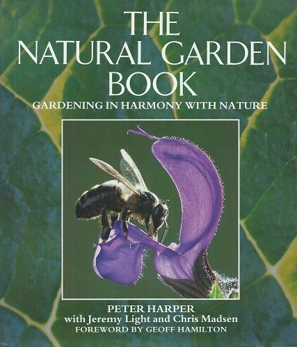 Imagen de archivo de The Natural Garden Book: Gardening in Harmony with Nature a la venta por AwesomeBooks