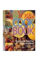 Imagen de archivo de The Yoga Cookbook: Vegetarian Food for Body and Mind (Sivananda Yoga Vedanta Centres) a la venta por AwesomeBooks