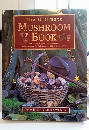 Imagen de archivo de The Ultimate Mushroom Book: The Complete Guide to Mushrooms - A Photographic A-Z of Types and 100 Original Recipes a la venta por Jenhams Books