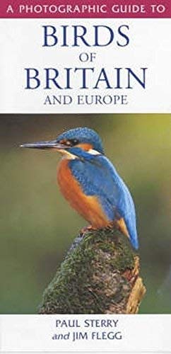 Imagen de archivo de Photographic Guide to Birds of Britian and Europ a la venta por ThriftBooks-Dallas