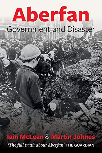 Imagen de archivo de Aberfan: Government and Disaster a la venta por HPB-Ruby