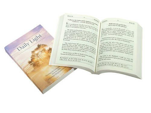 Stock image for Daily Light - Christian Classic: Authorised (King James) Version: Daily Devotional Bible Readings for sale by WorldofBooks