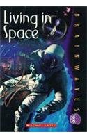 Beispielbild fr Living in Space zum Verkauf von WorldofBooks