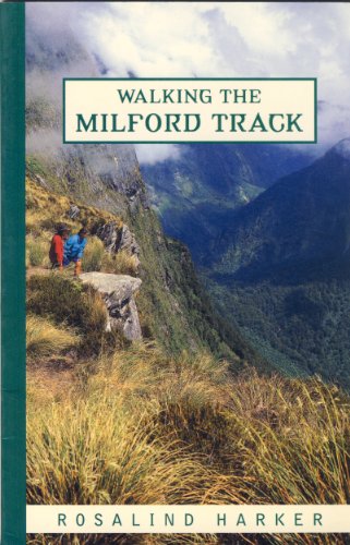 Imagen de archivo de Walking the Milford Track a la venta por Wonder Book