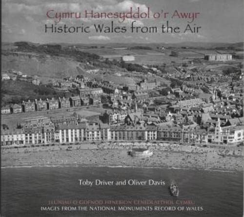 Stock image for Cymru Hanesyddol o'r Awyr/Historic Wales from the Air for sale by WorldofBooks
