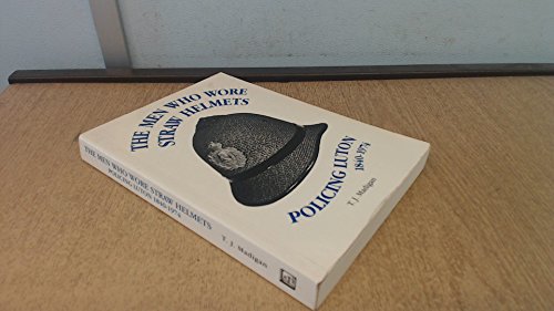 9781871199116: The Men Who Wore Straw Helmets: Policing Luton, 1840-1974