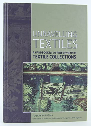 9781873132647: Unravelling Textiles: A Handbook for the Preservation of Textile Collections