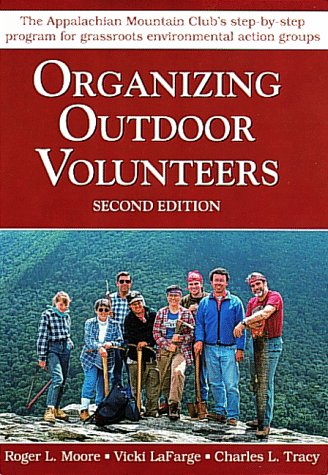 Beispielbild fr Organizing Outdoor Volunteers zum Verkauf von Wonder Book