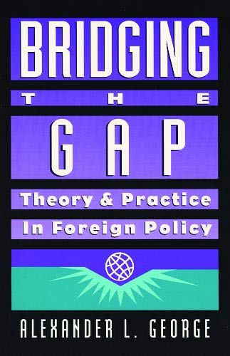 9781878379221: Bridging the Gap: Theory and Practice in Foreign Policy