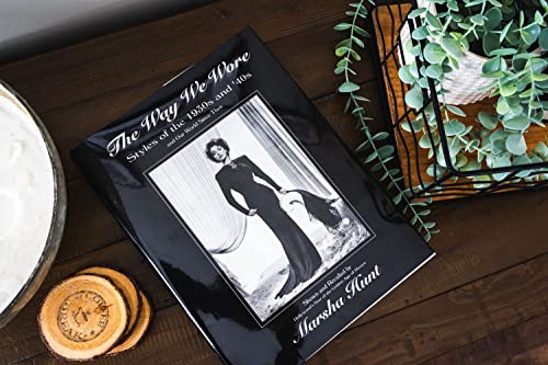 Imagen de archivo de The Way We Wore: Styles of the 1930s and '40s and Our World Since Then Hunt, Marsha a la venta por RareCollectibleSignedBooks