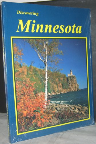 Imagen de archivo de Discovering Minnesota a la venta por BookHolders