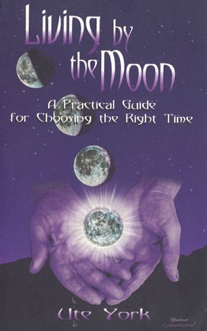 Beispielbild fr Living by the Moon: A Practical Guide for Choosing the Right Time zum Verkauf von Pearlydewdrops