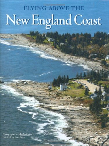 Stock image for Flying Above the Coast of New England: A Photographic Portrait for sale by medimops