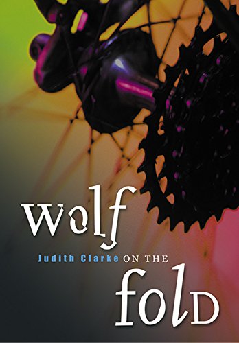 Imagen de archivo de Wolf on the Fold a la venta por Wonder Book