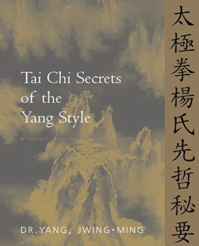 Beispielbild fr Tai Chi Secrets of the Yang Style: Chinese Classics, Translations, Commentary zum Verkauf von BooksRun