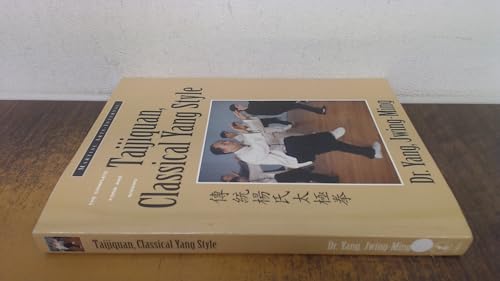 Beispielbild fr Taijiquan, Classical Yang Style: The Complete Form and Qigong (Martial arts-internal) zum Verkauf von AwesomeBooks