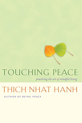 9781888375992: Touching Peace: Practicing the Art of Mindful Living
