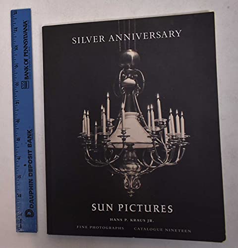 Beispielbild fr Sun Pictures : Silver Anniversary [Paperback] zum Verkauf von LIVREAUTRESORSAS