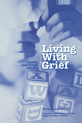 9781893349018: Living With Grief: Children, Adolescents and Loss