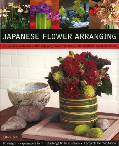 Imagen de archivo de Japanese Flower Arranging : The Universe Contained Within: Displaying Flowers for Beauty, Contemplation and Mindfulness a la venta por Better World Books