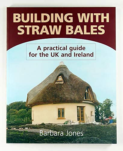 Beispielbild fr Building with Straw Bales: A Practical Guide for the UK and Ireland zum Verkauf von BooksRun