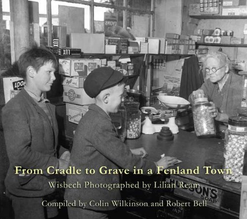 Beispielbild fr From Cradle to Grave in a Fenland Town: The Photographs of Lilian Ream zum Verkauf von AwesomeBooks