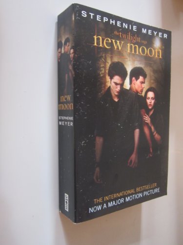 Stock image for New Moon (Twilight Saga) for sale by AwesomeBooks