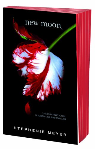 Beispielbild fr New Moon: Red Edged Special Edition (Twilight Saga) zum Verkauf von WorldofBooks