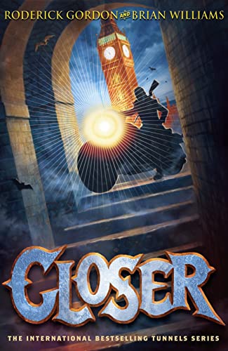 9781906427351: Closer (Tunnels)