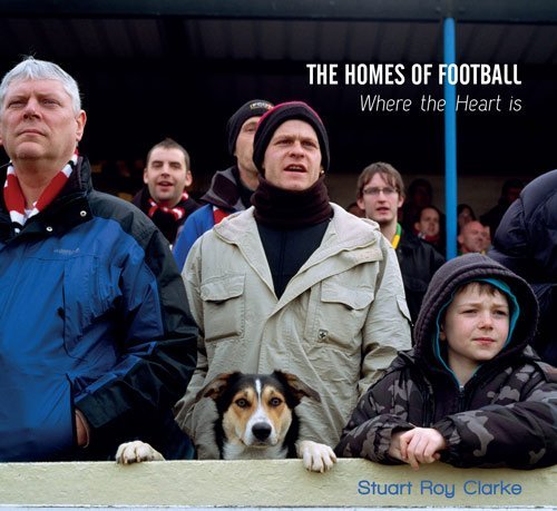 Imagen de archivo de The Homes of Football: Where the Heart Is a la venta por Holt Art Books