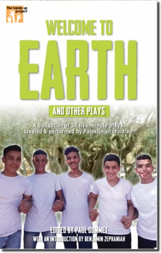Imagen de archivo de Welcome to Earth: A collection of 30 five-minute plays created and performed by Palestinian children a la venta por AwesomeBooks