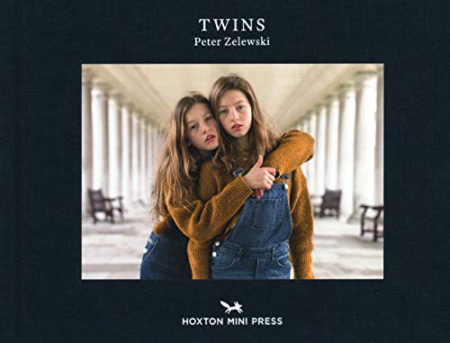 Imagen de archivo de Twins a la venta por Books From California