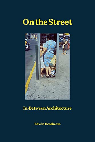 Imagen de archivo de On the Street : In-Between Architecture a la venta por Better World Books