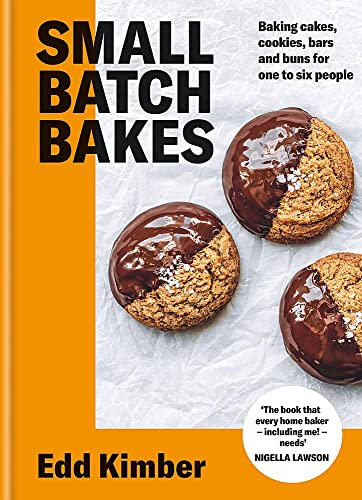 9781914239281: Small Batch Bakes: Baking cakes, cookies, bars and buns for one to six people (Edd Kimber Baking Titles)