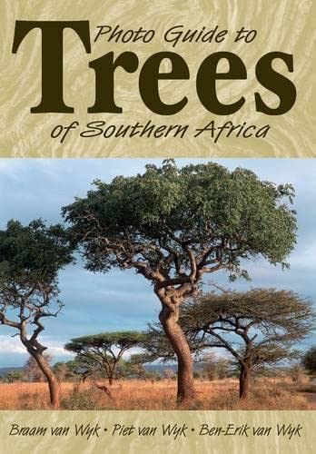 Imagen de archivo de Photo guide to trees of Southern Africa a la venta por Carothers and Carothers