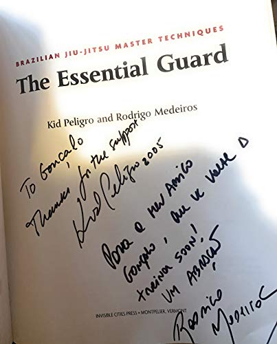 Beispielbild fr Brazilian Jiu-Jitsu Master Techniques: The Essential Guard (Brazilian Jiu-Jitsu Master Techniques series) zum Verkauf von beneton