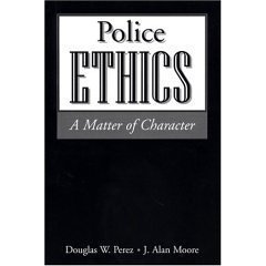 9781931442671: Police Ethics: Matter of Character