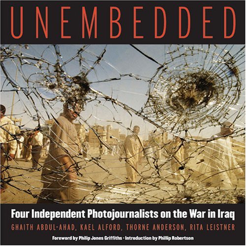 Imagen de archivo de Unembedded: Four Independent Photojournalists on the War in Iraq a la venta por Books of the Smoky Mountains